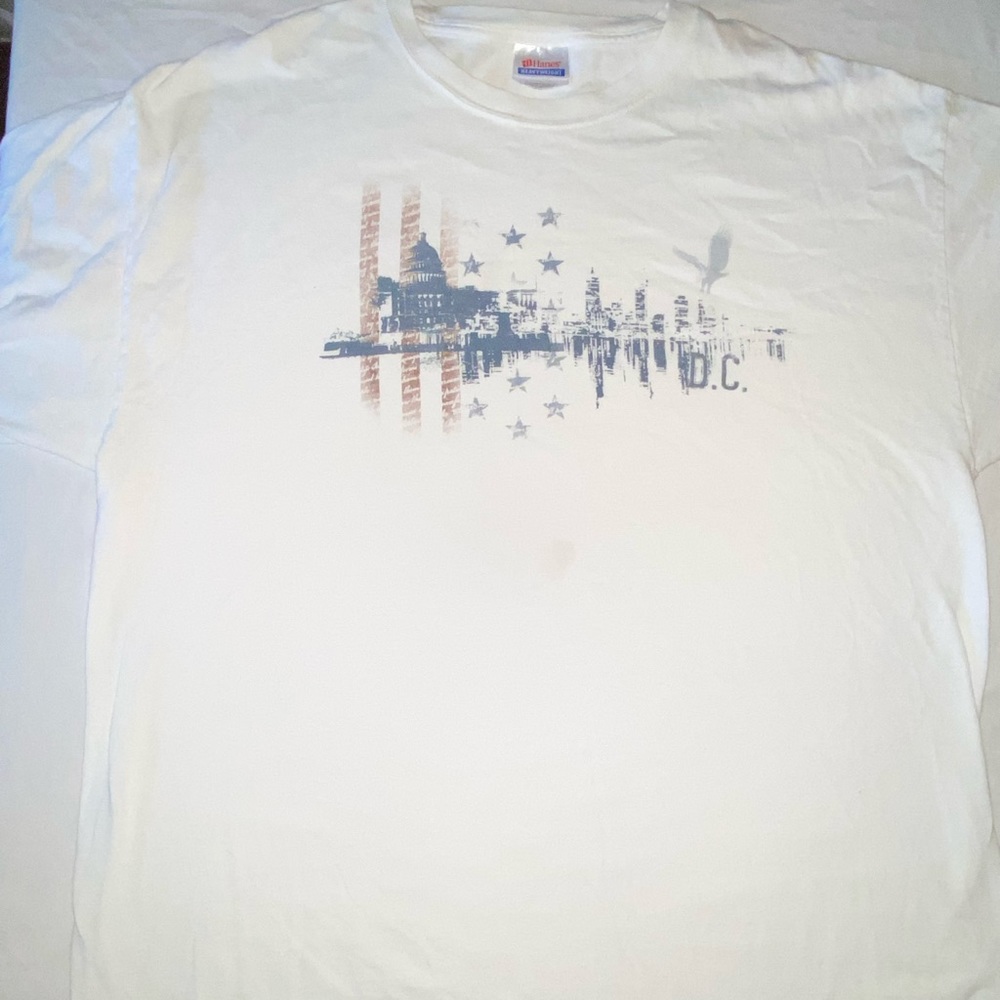 White Washington D.C print on Hanes heavyweight shirt size XL